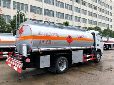 国六东风凯普特8吨流动油罐车图片